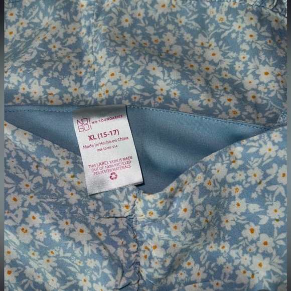 Baby blue dress with white daisy flower pattern - Picture 4 of 4